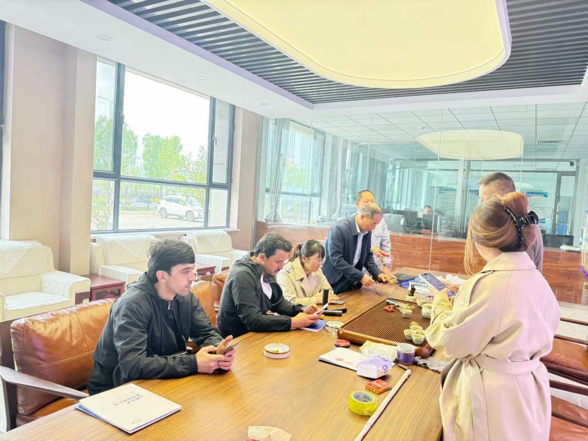 Hongda Cable team and Tajikistanese clients discuss cable specifications in a meeting room
